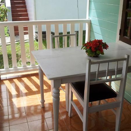 Chez Ophelia Cottage Apartments روسو الغرفة الصورة