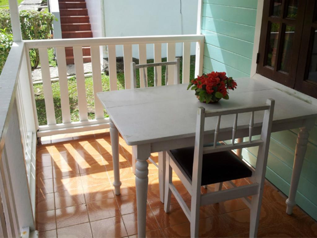 Chez Ophelia Cottage Apartments روسو الغرفة الصورة
